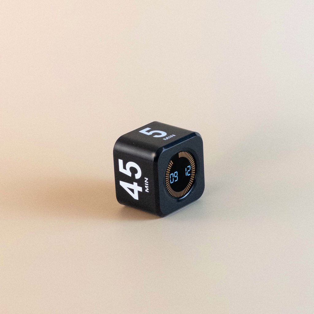 Minimal Pomodoro Timer Black with numbers counting down on a beige background