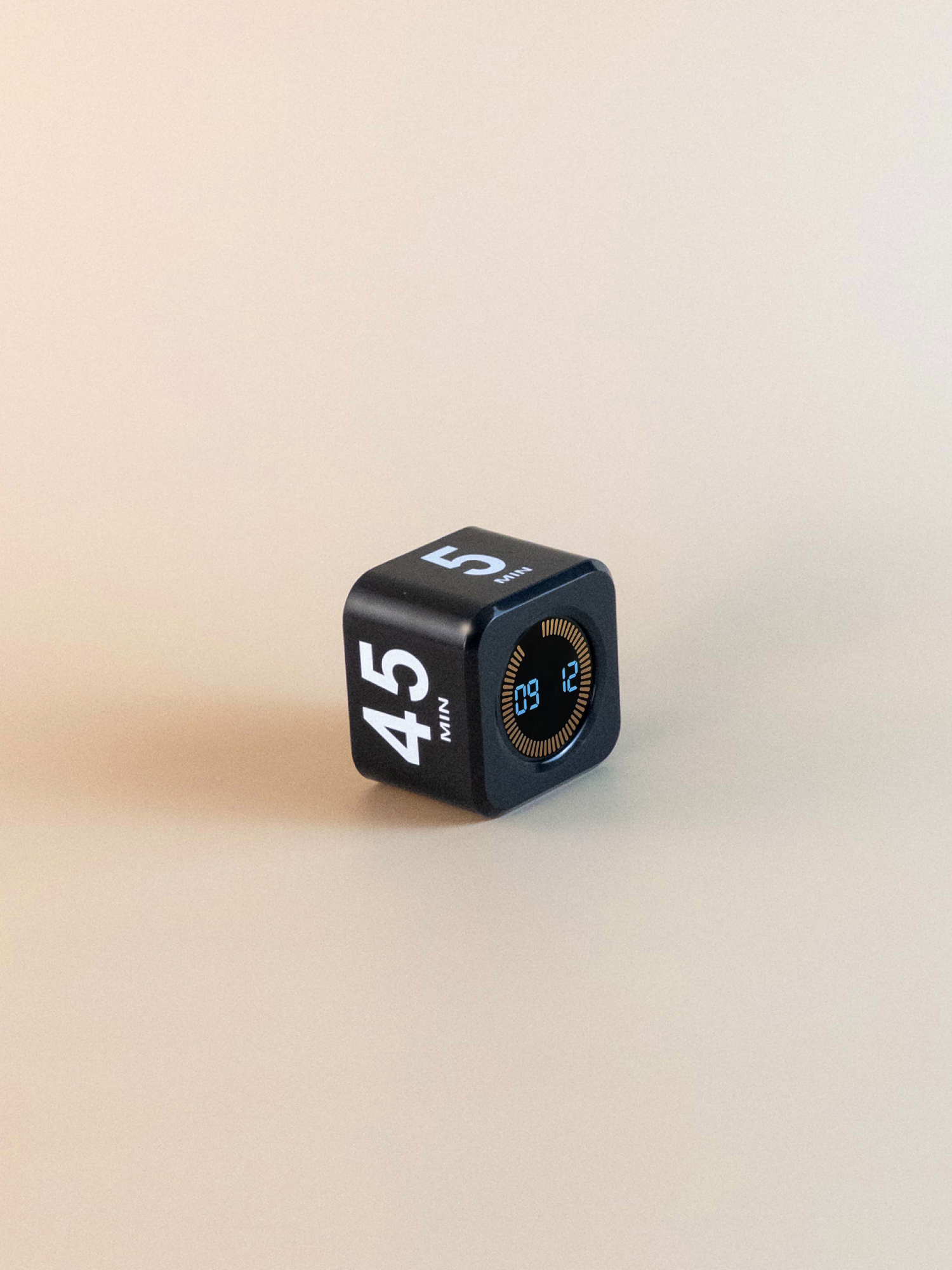 Minimal Pomodoro Timer Black with numbers counting down on a beige background